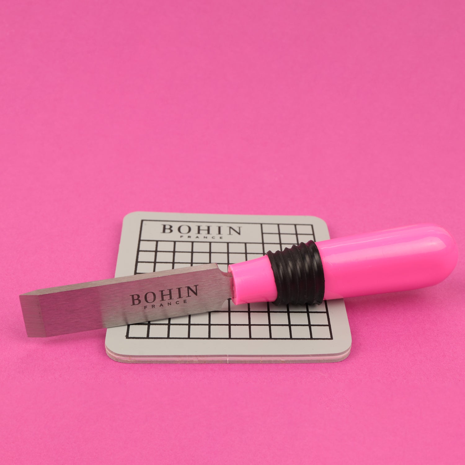 Ouvre boutonnières et sa plaque de protection