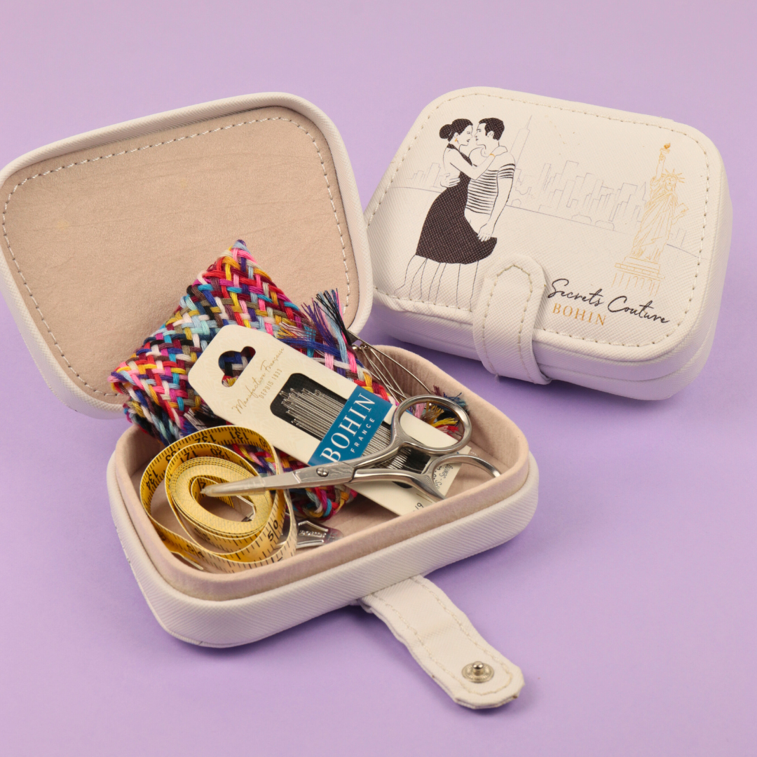 "Paris-Paris" pocket sewing kit