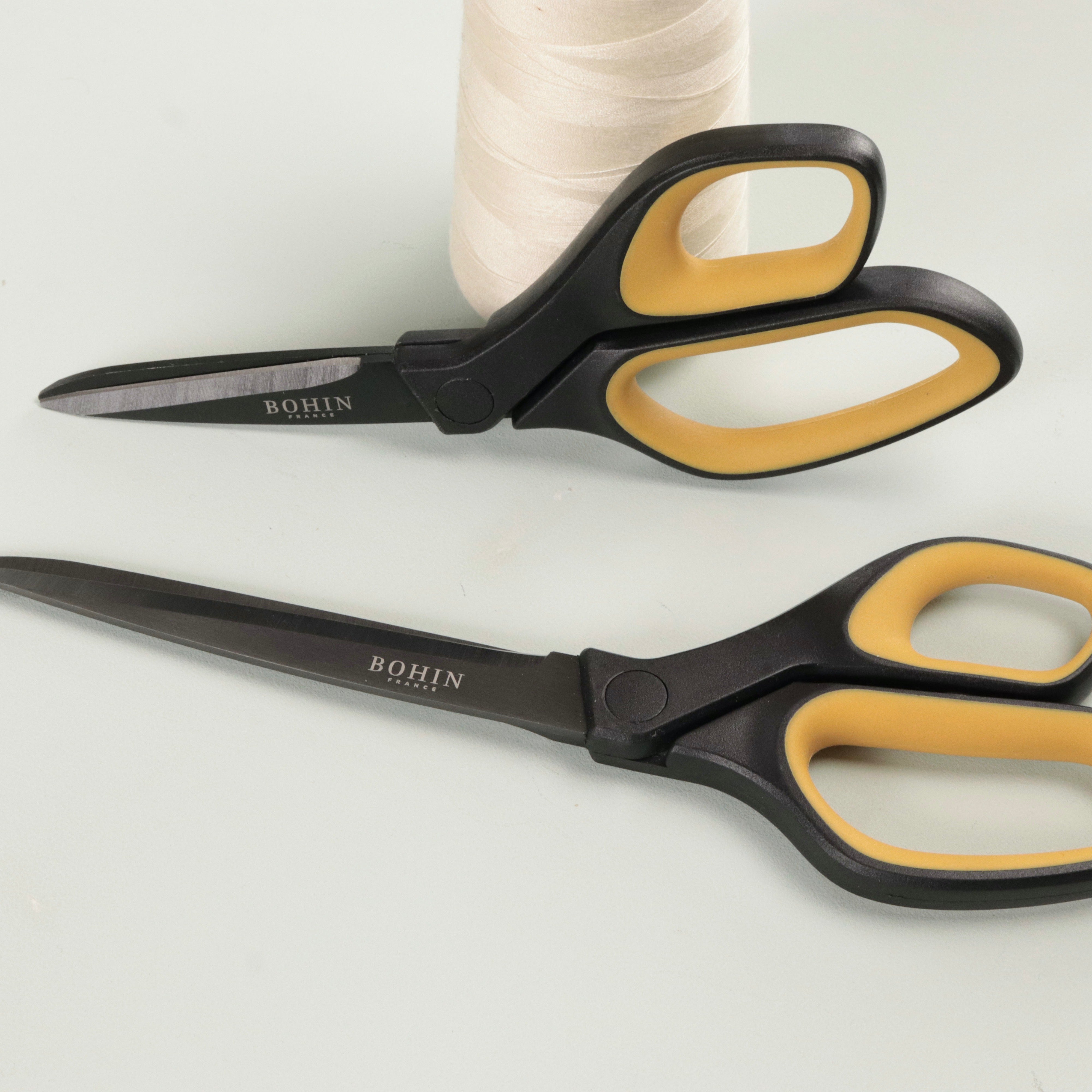 Sewing scissors