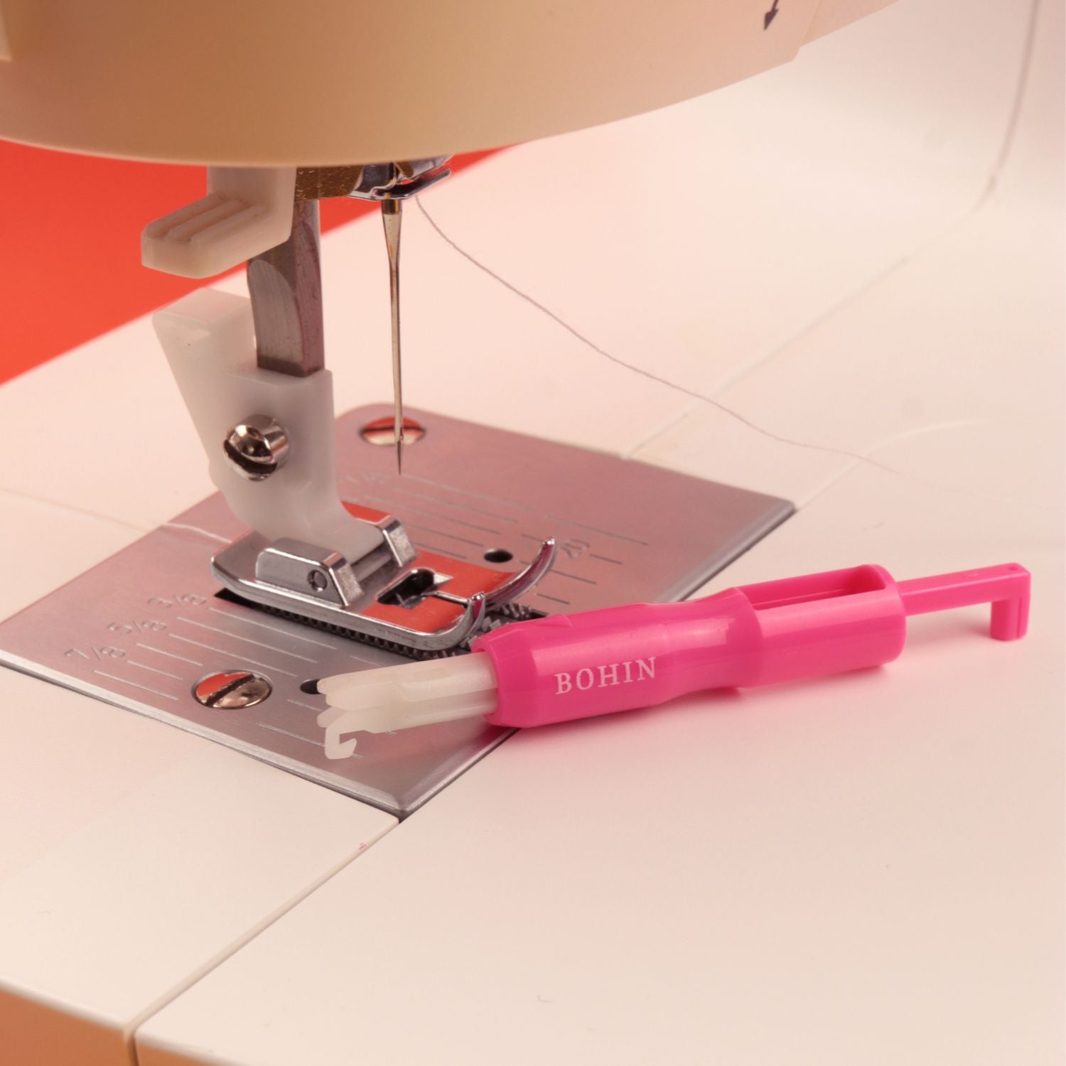 Enfile aiguille pour machine à coudre