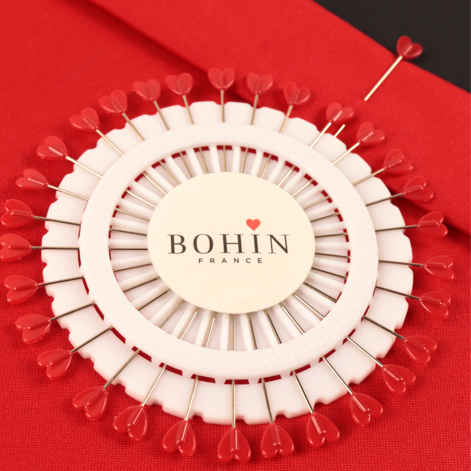 Épingles à tête plastique - Coeur rouge - 38 x 0,60 mm. - Disque de 30 épingles coeur