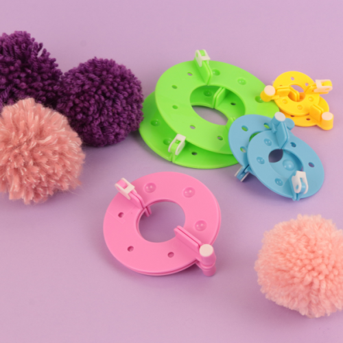 Appareil à pompons - 4 jeux de 2 pompons
